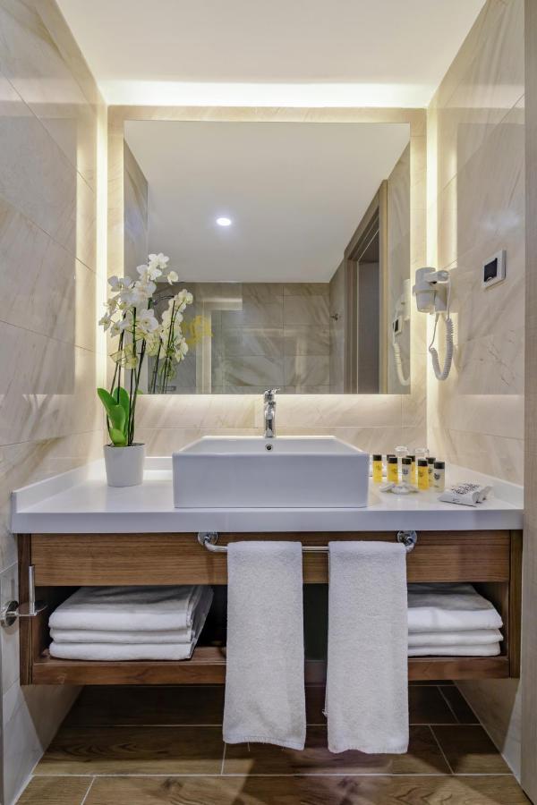 Ring Beach Hotel Белдиби Екстериор снимка